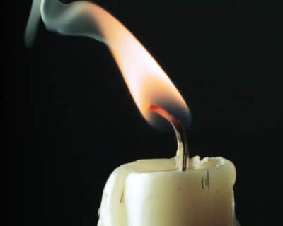 beeswax vs paraffin candles